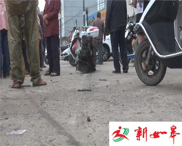 盐城：雨天路滑刹不住   两车相撞一人死亡-雉水网