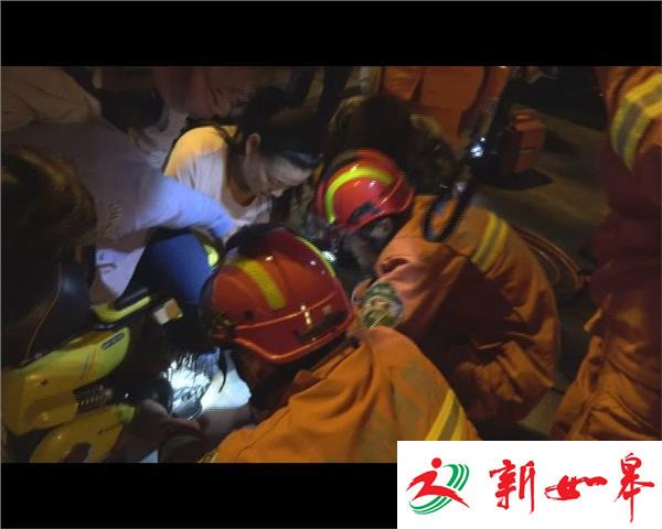 女童腿卡电动车被困 徐州消防成功救出-雉水网