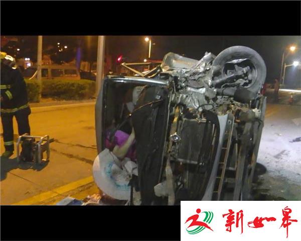 抢黄灯 车辆相撞-雉水网