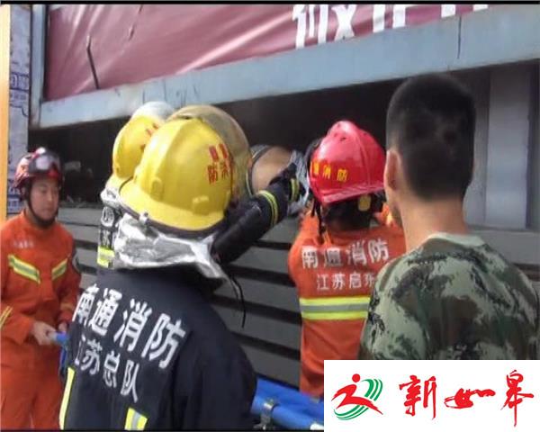 广告牌滴血 吓坏路过市民-雉水网