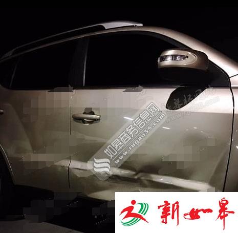 如皋市民大润发停车场爱车被撞　车门凹陷肇事司机逃跑-雉水网