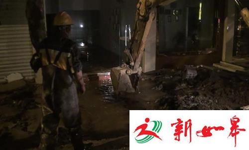 射阳老旧水管突然爆裂  水务工人连夜抢修-雉水网