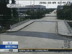 搅拌车将面包车压成“铁饼”司机逃过一劫-雉水网