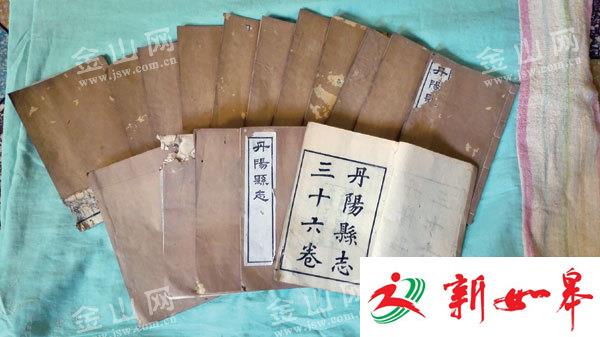 丹阳访仙吴家父子捐赠老版《丹阳县志》-雉水网