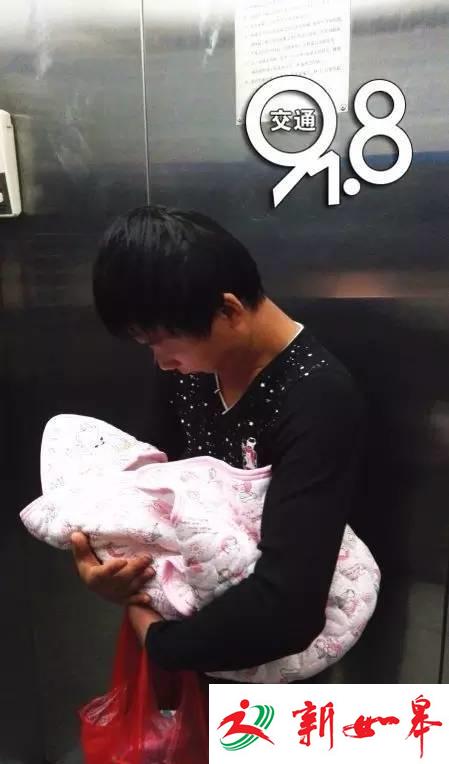 16岁00后小伙当爹了 一家3口加起来不到33岁-雉水网