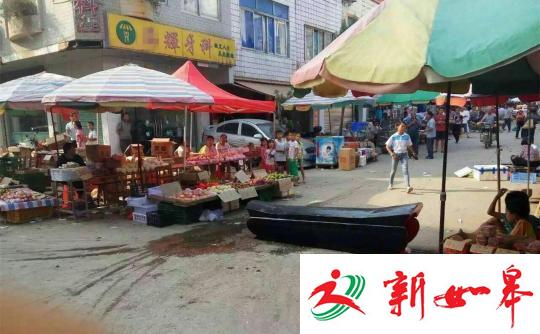 广西两商户当街互摆棺材和骨灰罐斗气 警方拘5人-雉水网