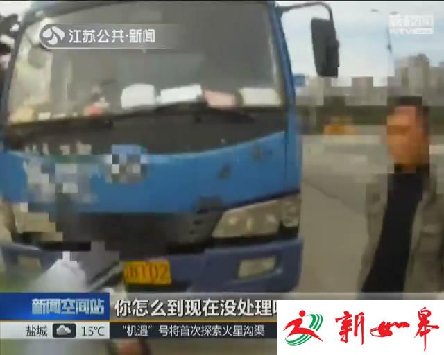 民警查扣“任性”货车 身背违章127条记246分-雉水网