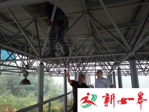 男子为省钱徒步上高速 被阻后跳桥以死相逼-雉水网