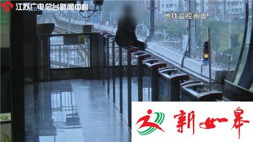 大学生与女友争吵冲动跳轨 地铁列车紧急制动-雉水网