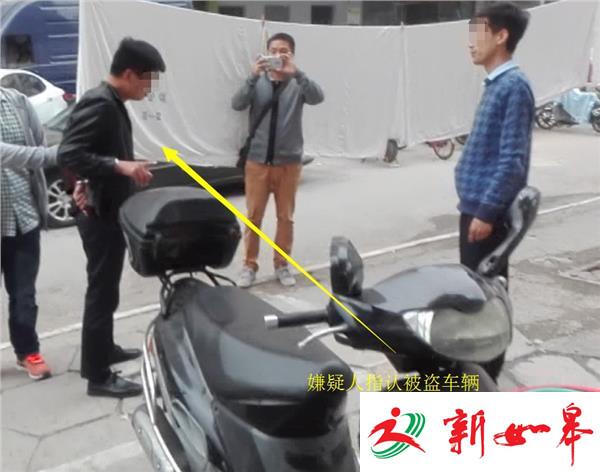 趴电动车上假装睡觉 趁无人注意迅速偷车-雉水网