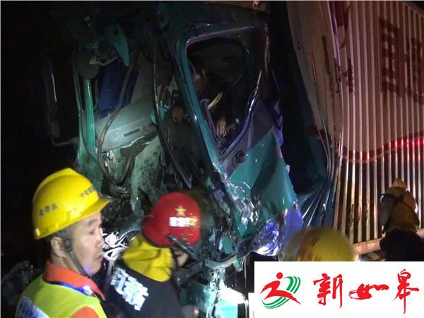 凌晨救援！沿江高速四车追尾相撞三人被困 句容消防紧急施救-雉水网