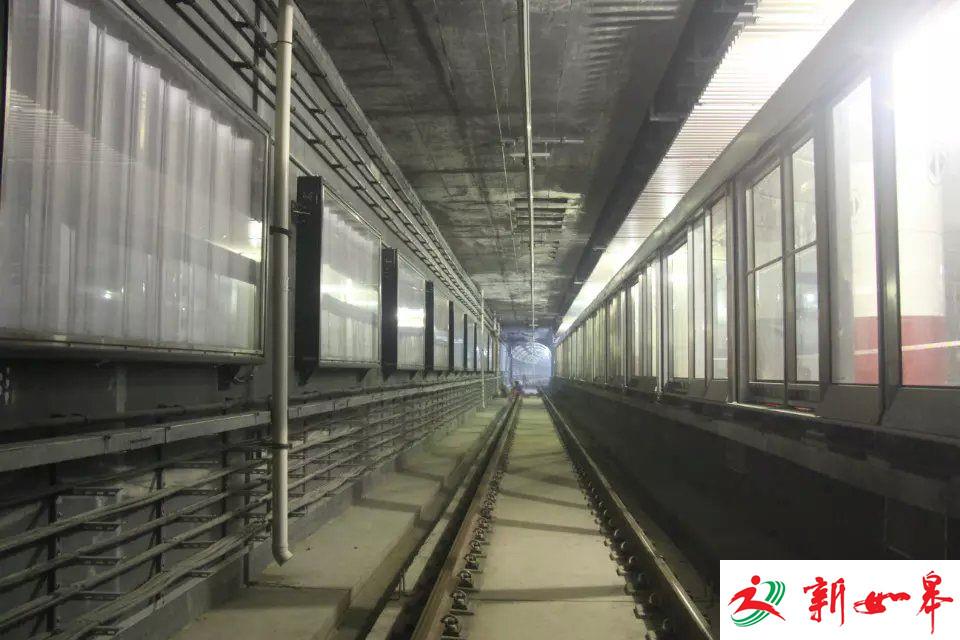 和女朋友吵架 任性小伙跳入地铁轨行区-雉水网