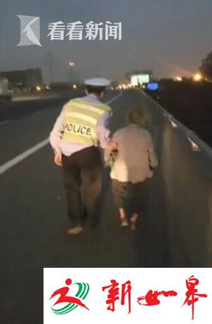 84岁老太误上高速 交警徒步6公里背老人离开-雉水网