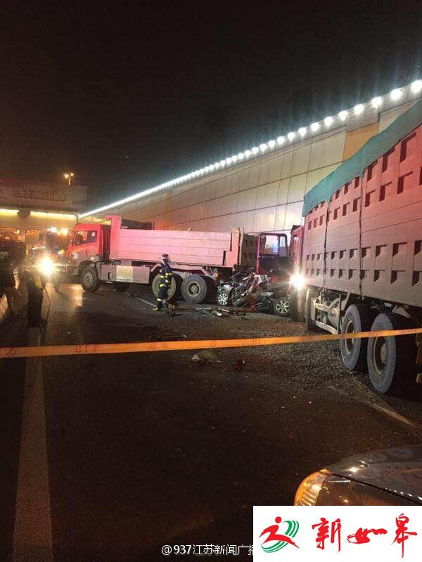 南京南站玉兰路隧道发生重大车祸 已致2人死亡-雉水网