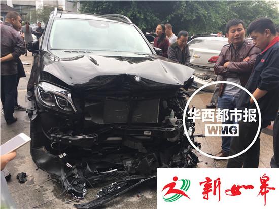 无牌越野车闹市狂奔 连撞6车致2人受伤-雉水网