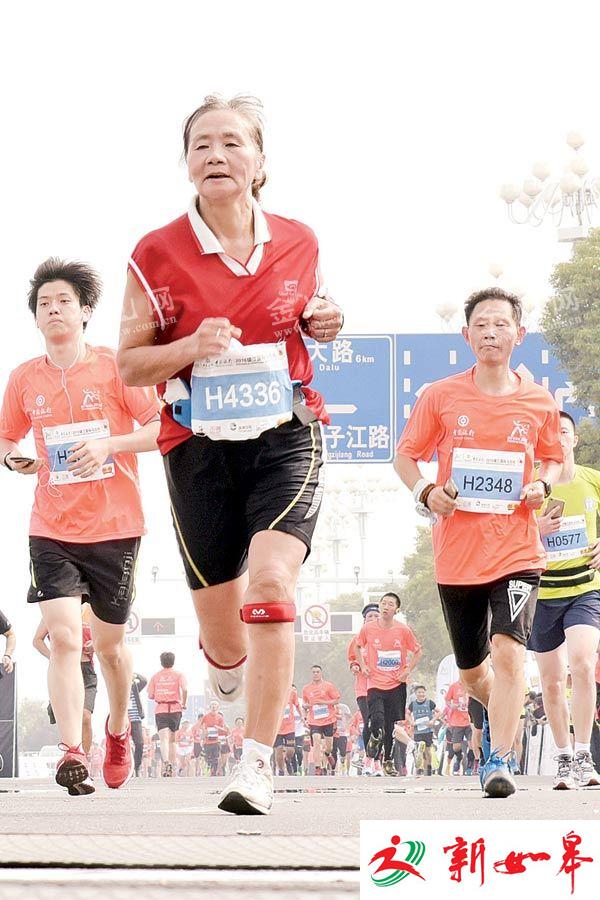 2016镇江国际马拉松赛在新区鸣枪-雉水网