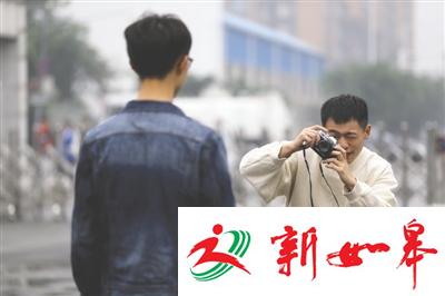 川大学生两年搭讪上千人拍照 成功率近100%-雉水网