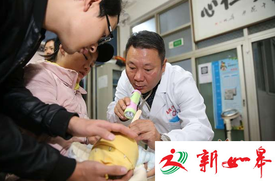 西安3岁男童喝水时咳嗽晕倒 村医嘴对嘴吸痰3分钟-雉水网