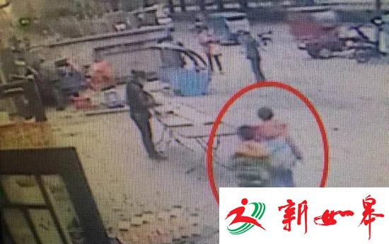 男童校门口遭姑姥锤杀:其父母与嫌犯有经济纠纷-雉水网