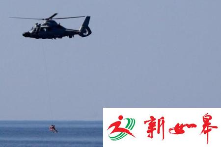 海军直升机顶8级风在渤海海域救起2名被困渔民-雉水网