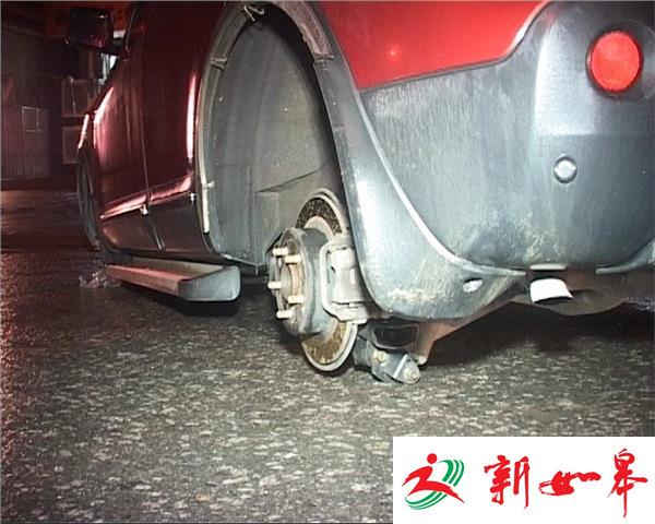 挪车闹纠纷 4只车轮全被拆-雉水网