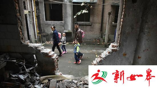 曝四川两百多幼儿废墟中上学 官方:一周内安置-雉水网