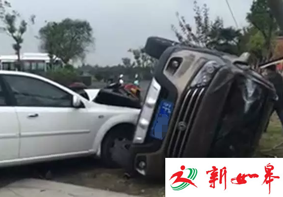 如皋常青镇发生一起交通事故 两车相撞一车当场侧翻-雉水网