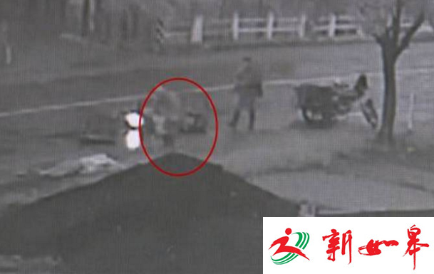 如皋桃园一男子交通肇事逃逸　女子昏迷手中婴儿被撞飞-雉水网