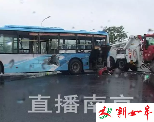 南京一公交车与渣土车猛烈碰撞 多名乘客血流满面-雉水网