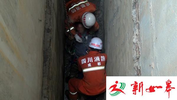 成都工地男子坠入两层楼深夹缝中 原因不明-雉水网