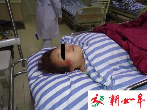 雨夜奇案：开车抢黄灯撞伤人 为啥他要带伤者离开现场……-雉水网