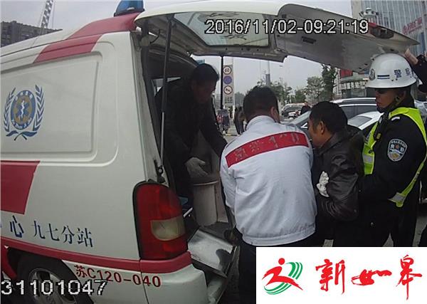 一男一女被轧车轮下  民警带数十人抬车救人-雉水网