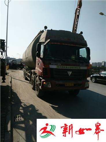 惨！电瓶车男子被槽罐车碾压当场身亡-雉水网