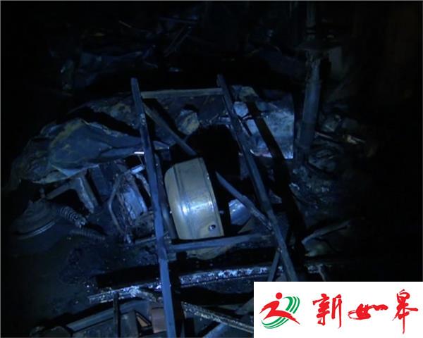 深夜汽修厂失火 热心市民报警消防抢出煤气罐-雉水网