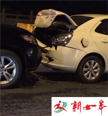 开车玩手机 引发四车连环相撞（视频）-雉水网