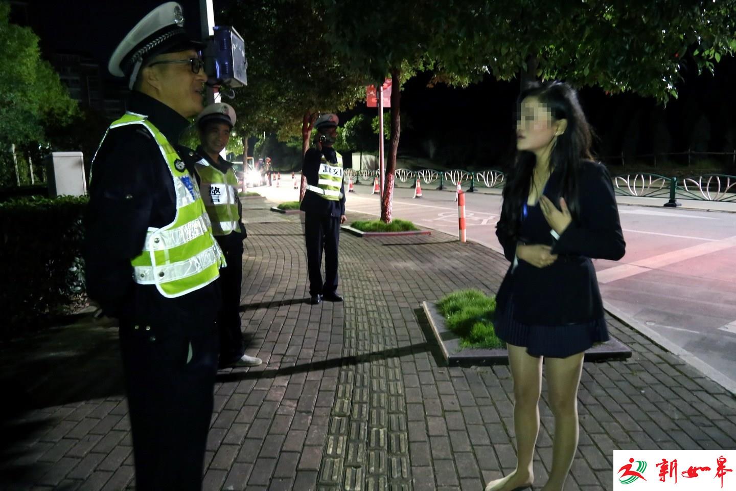 男友酒驾被查 醉酒女子自扇耳光污蔑交警打人-雉水网