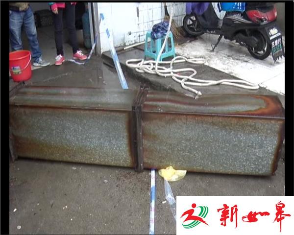 老化烟囱突然掉落 多部门联合排险-雉水网