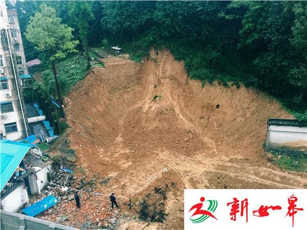 连续降雨 南京浦口一山体出现滑坡险情-雉水网
