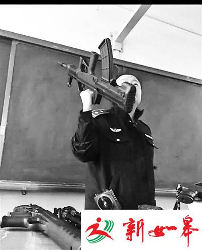 云南警校女教师“扛枪”上课走红：不想成为网红-雉水网
