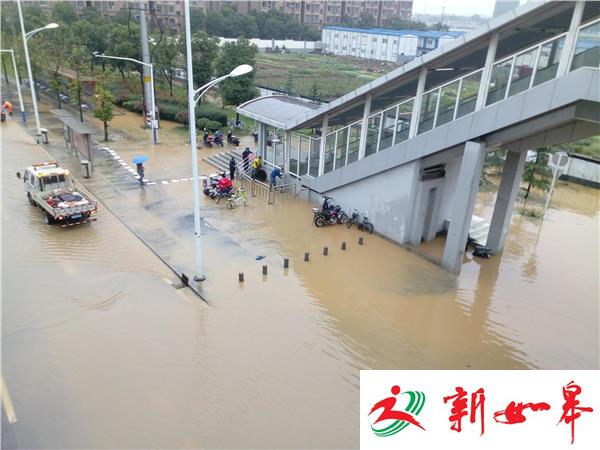大雨致南京高新开发区地铁站成“水上飘”-雉水网