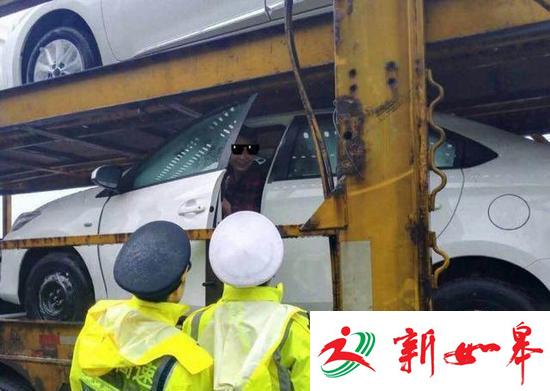男子裹浴巾高速路上逼停货车：送我奔驰 结婚用-雉水网