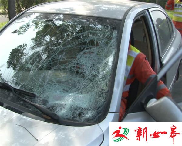 两名养路工被撞飞 一死一伤-雉水网