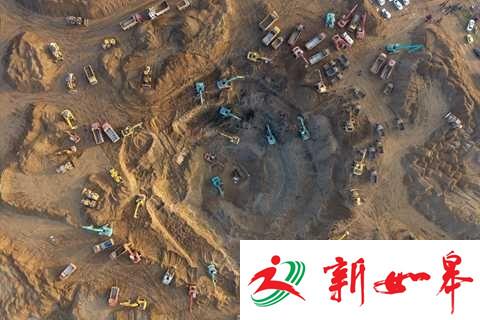 男童掉落枯井近60个小时 救援人员离井底还有6米-雉水网