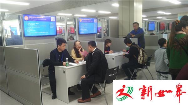 综合招聘会上看就业形势  应届生求职更理性-雉水网