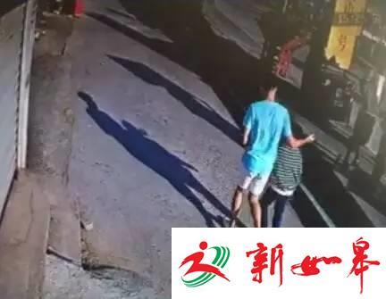 7岁男童被精神病女子当街拖走 高喊:你不是妈妈-雉水网