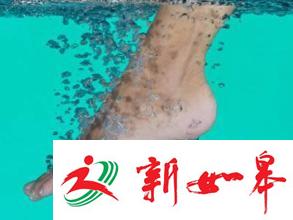 男子因催促脚臭同事洗脚被捅伤-雉水网