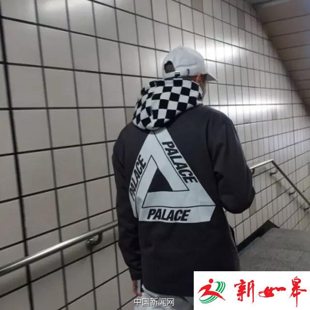 妈妈给我买了一双耐克的球鞋，学校就取消了我的贫困生助学金-雉水网