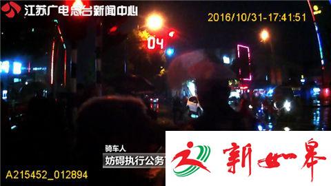 男子逆行跟交警吵 巧合的是，这位警官救过他老婆-雉水网