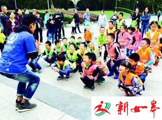 新兴职业遛娃师：月入上万元 看综艺找游戏灵感-雉水网