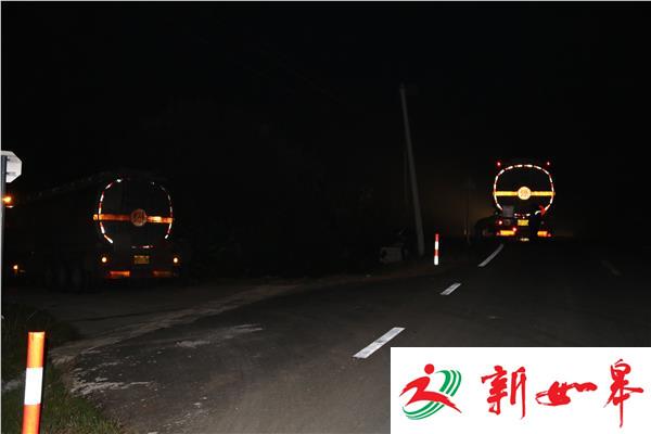 浦口交警成功处置一起危化品运输车泄露险情-雉水网